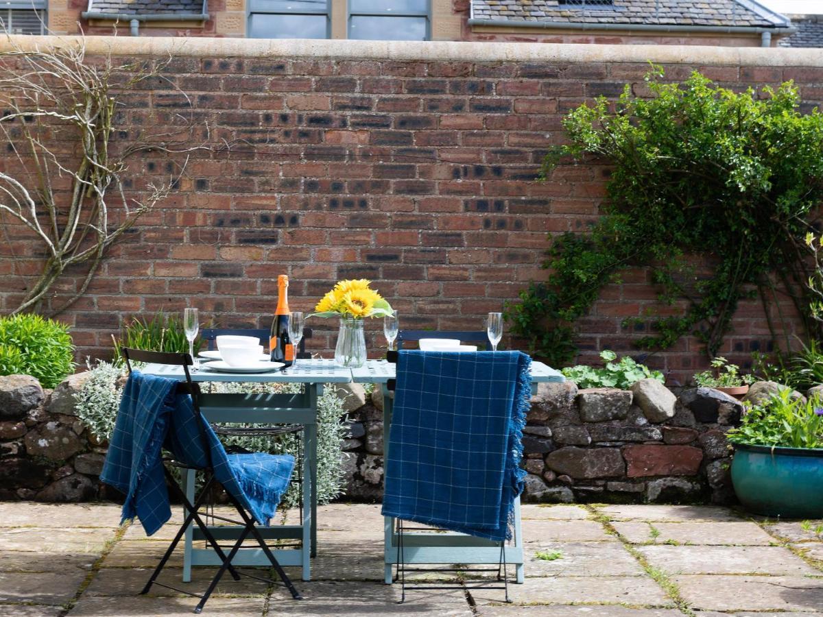 Stable Yard Cottage Greenlaw ภายนอก รูปภาพ